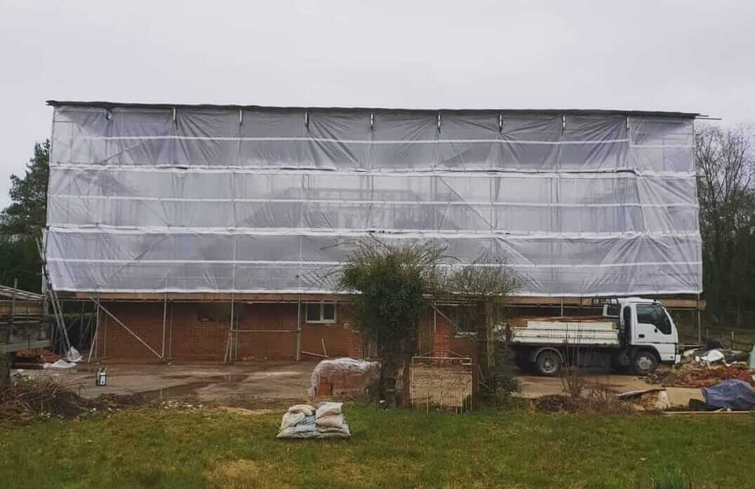Temporary roof scaffold